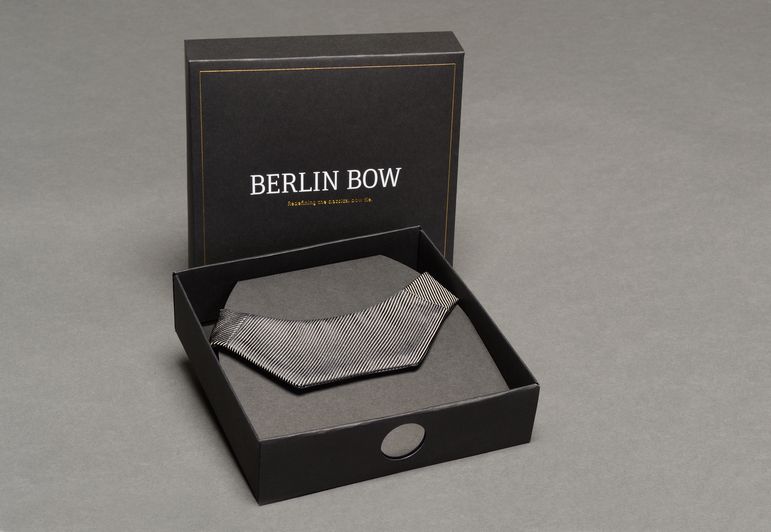 BerlinBow-Verpackung-offen-No-II-seiden_rips-2006-schwarz-silber_web