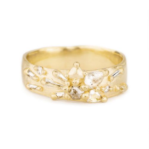 Wide pinched band with mixed cut Diamonds (000)